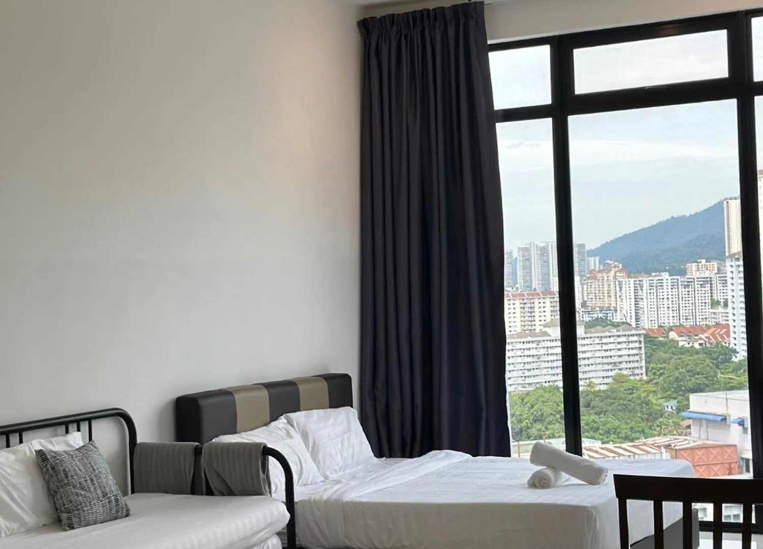 Beacon 2Br Infinity Pool - By Bnb4U George Town Apartment
