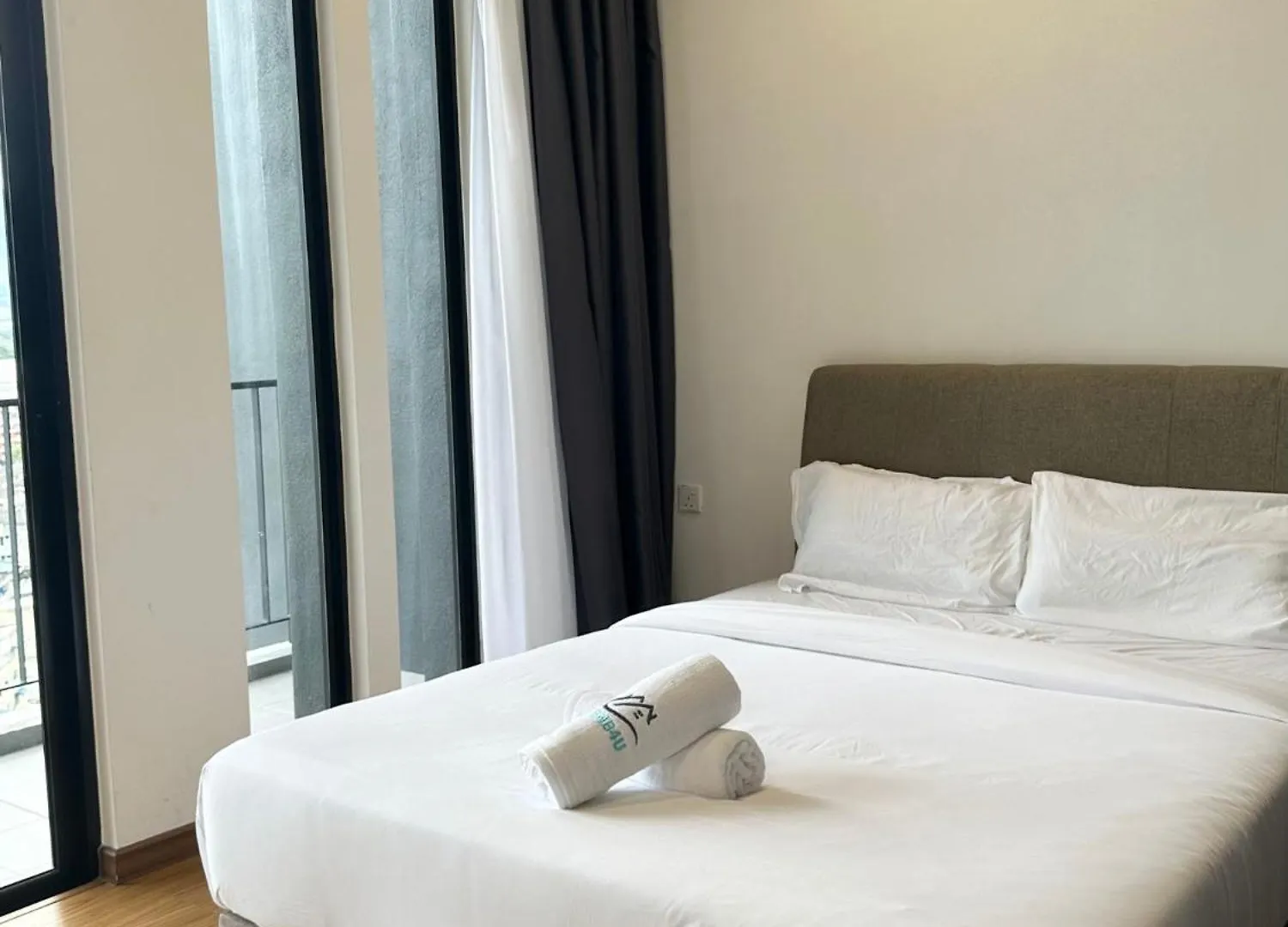 Beacon 2Br Infinity Pool - By Bnb4U George Town 0*,