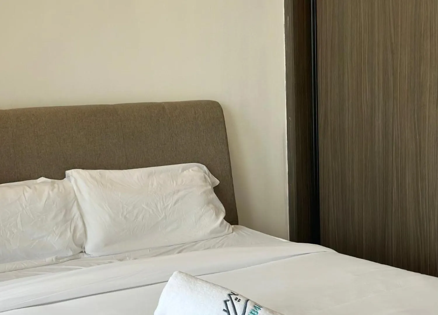 Beacon 2Br Infinity Pool - By Bnb4U George Town Apartment