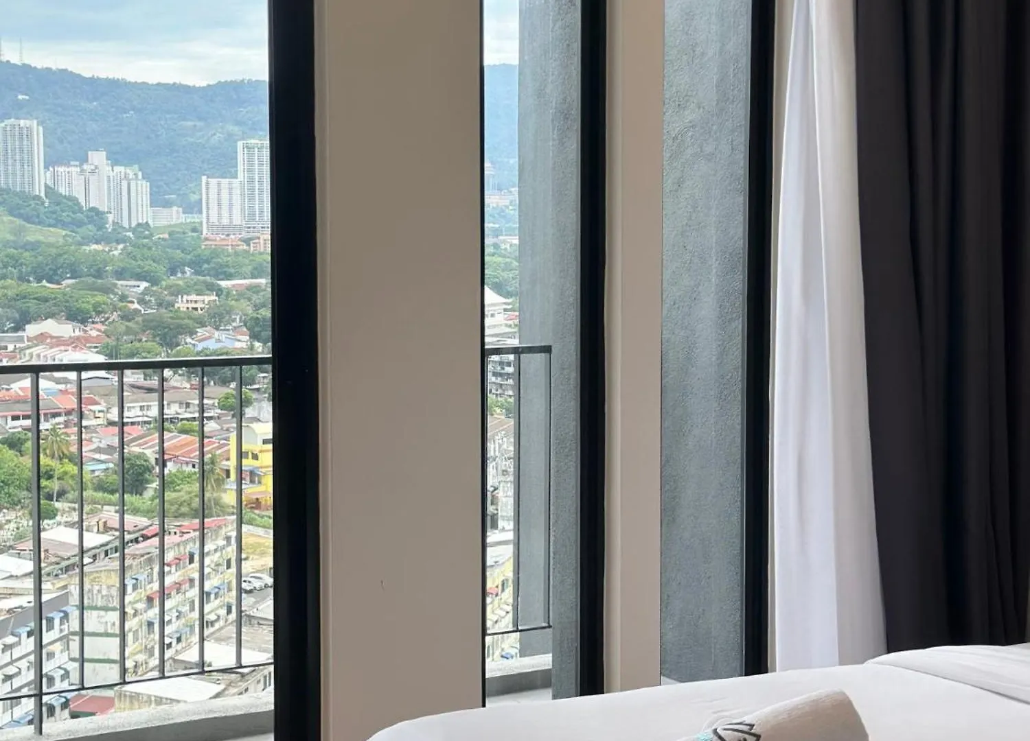 Beacon 2Br Infinity Pool - By Bnb4U George Town
